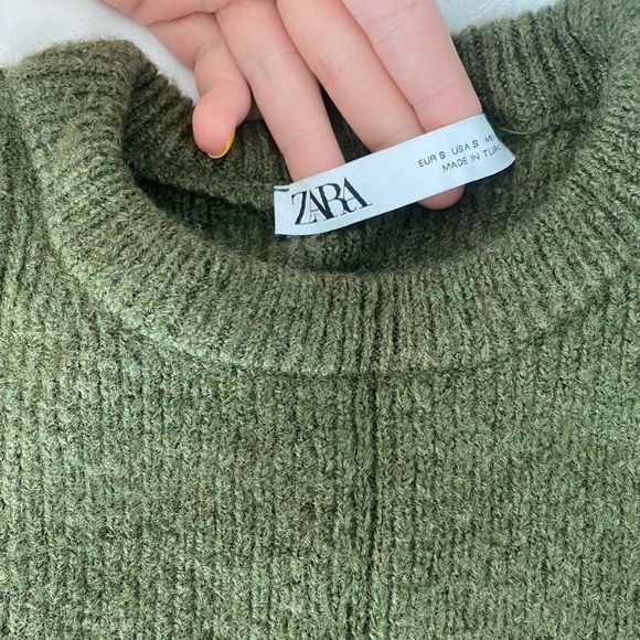 *ZARA* Warm green sweater. Cropped. Worn only once. - Picture 2 of 2